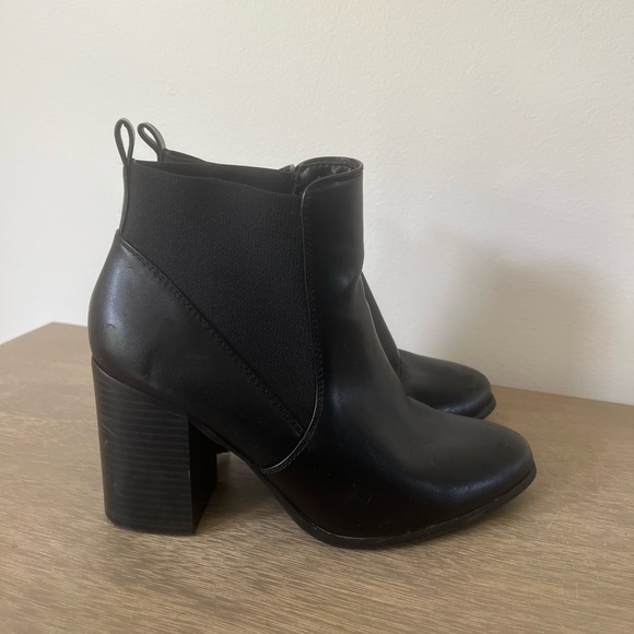 Boots - Picture 1 of 3